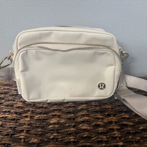 Lululemon Everywhere Crossbody Bag 2L